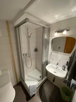 Ein Badezimmer in der Unterkunft Long & Short Stay Hotel Bahnhof Ausserberg
