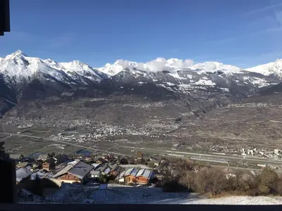 Ein allgemeiner Bergblick oder ein Berglick von der Ferienwohnung aus