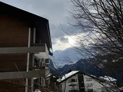 Ein allgemeiner Bergblick oder ein Berglick von der Ferienwohnung aus