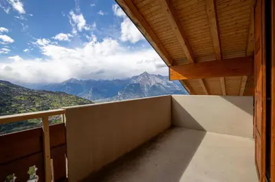 Ein allgemeiner Bergblick oder ein Berglick von der Ferienwohnung aus