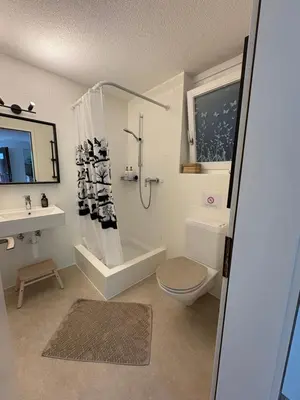 Ein Badezimmer in der Unterkunft Aareblick 68 Charming studio with river view