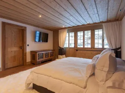 Ein Bett oder Betten in einem Zimmer der Unterkunft Stunning Modern Chalet with Indoor Pool and Spa