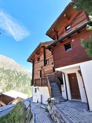Ein allgemeiner Bergblick oder ein Berglick von des Chalets aus