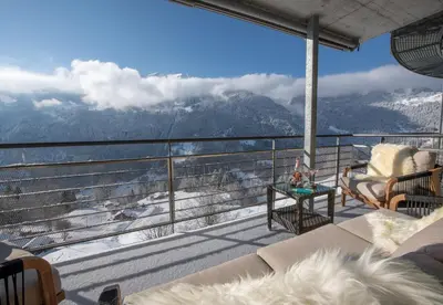 Ein allgemeiner Bergblick oder ein Berglick von der Ferienwohnung aus