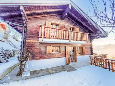 Das Gebäude in dem sich das Ferienhaus befindet
