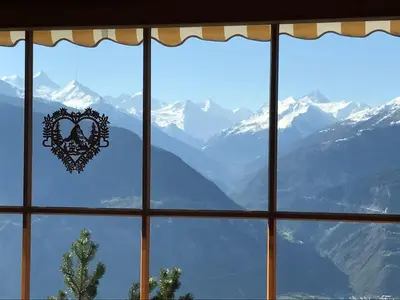 Ein allgemeiner Bergblick oder ein Berglick von des Chalets aus