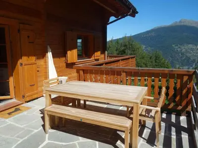 Ein allgemeiner Bergblick oder ein Berglick von des Chalets aus