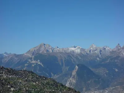 Ein allgemeiner Bergblick oder ein Berglick von der Ferienwohnung aus