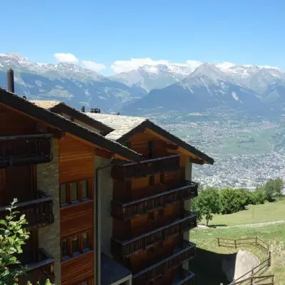 Cozy Apartment With Valley Views