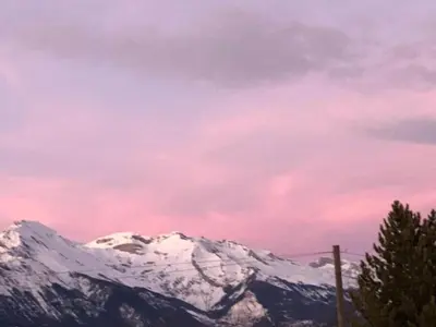 Ein allgemeiner Bergblick oder ein Berglick von der Ferienwohnung aus