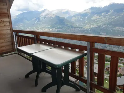 Ein allgemeiner Bergblick oder ein Berglick von der Ferienwohnung aus