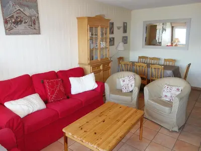 Ein Sitzbereich in der Unterkunft Spacious apartment near cable car