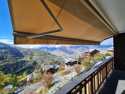 Ein allgemeiner Bergblick oder ein Berglick von der Ferienwohnung aus