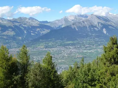 Ein allgemeiner Bergblick oder ein Berglick von der Ferienwohnung aus