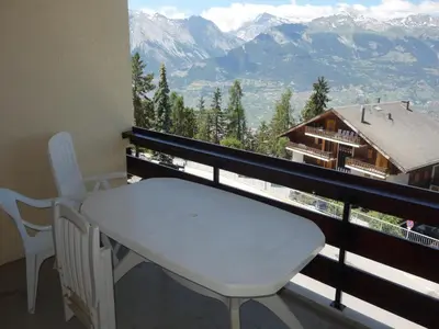 Ein allgemeiner Bergblick oder ein Berglick von der Ferienwohnung aus