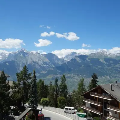 Centrally-located apartment in Veysonnaz
