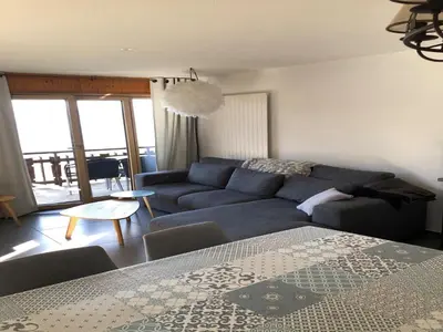 Ein Sitzbereich in der Unterkunft Apartment in Swiss Alps near Cable Car