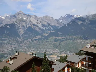 Ein allgemeiner Bergblick oder ein Berglick von der Ferienwohnung aus