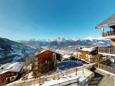 Ein allgemeiner Bergblick oder ein Berglick von der Ferienwohnung aus