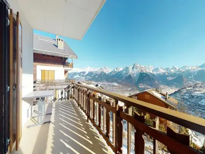 Ein allgemeiner Bergblick oder ein Berglick von der Ferienwohnung aus