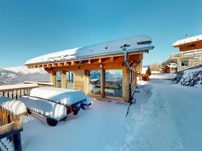 Chalet in Veysonnaz with hot tub im Winter