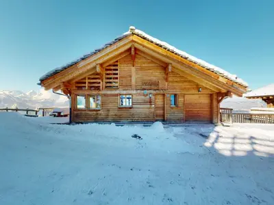Chalet in Veysonnaz with hot tub im Winter
