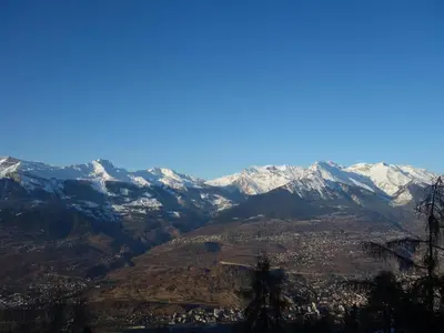 Ein allgemeiner Bergblick oder ein Berglick von der Ferienwohnung aus
