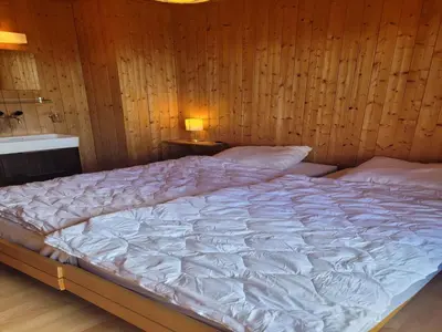 Ein Bett oder Betten in einem Zimmer der Unterkunft Sunny apartment with outdoor dinning