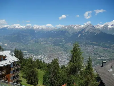 Ein allgemeiner Bergblick oder ein Berglick von der Ferienwohnung aus