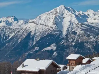 Ein allgemeiner Bergblick oder ein Berglick von des Ferienhauses aus