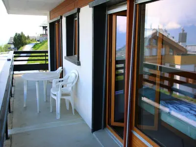Ein Balkon oder eine Terrasse in der Unterkunft Apartment, 250m from cable car