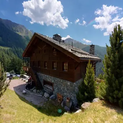 Apartment on ski slopes of Prarion