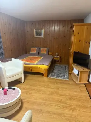 Ein Bett oder Betten in einem Zimmer der Unterkunft Studio Eggi