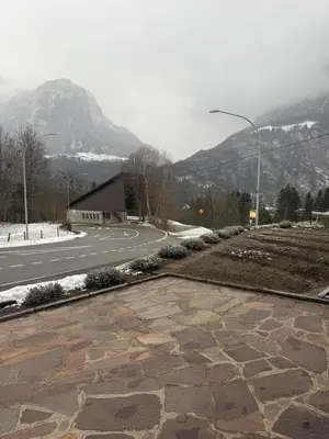 Ein allgemeiner Bergblick oder ein Berglick von der Ferienwohnung aus