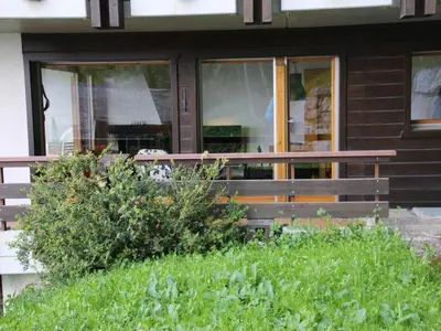 Ein Garten an der Unterkunft Apartment in Veysonnaz near Cable Car