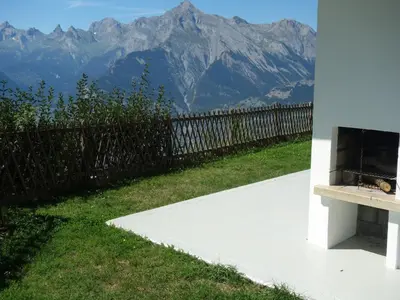 Ein allgemeiner Bergblick oder ein Berglick von der Ferienwohnung aus