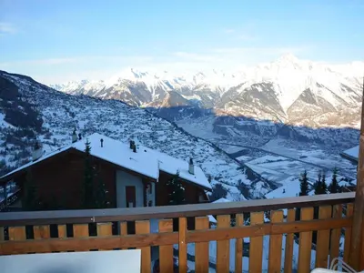 Ein allgemeiner Bergblick oder ein Berglick von der Ferienwohnung aus