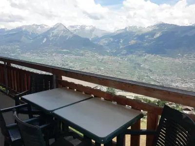 Ein allgemeiner Bergblick oder ein Berglick von der Ferienwohnung aus