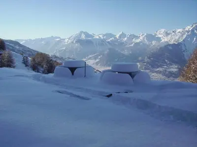 Chalet in Veysonnaz with hot tub im Winter