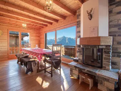 TV/Unterhaltungsangebot in der Unterkunft Chalet in Veysonnaz with hot tub