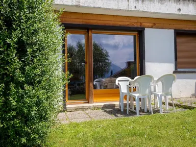 Ein Garten an der Unterkunft Pet-friendly apt with mountain views