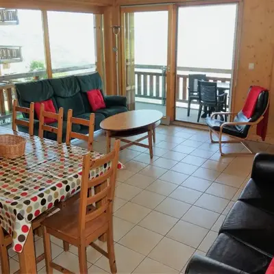Spacious apartment with fireplace