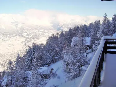 Apartment with balcony views of Nendaz im Winter
