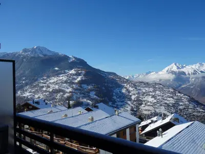 Ein allgemeiner Bergblick oder ein Berglick von der Ferienwohnung aus