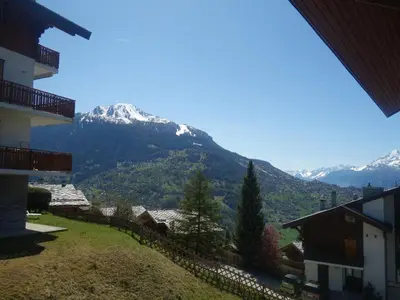 Ein allgemeiner Bergblick oder ein Berglick von der Ferienwohnung aus