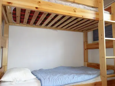 Ein Bett oder Betten in einem Zimmer der Unterkunft Apartment, 600m from cable car