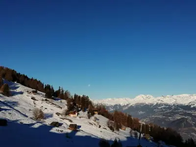 Ein allgemeiner Bergblick oder ein Berglick von der Ferienwohnung aus