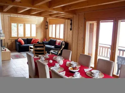 Ein Sitzbereich in der Unterkunft Chalet in Veysonnaz with mountain view