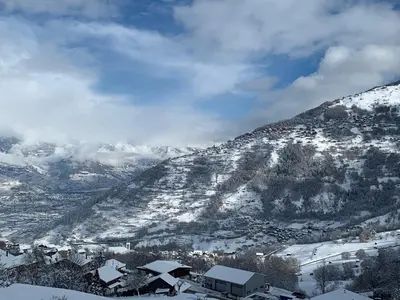 Ein allgemeiner Bergblick oder ein Berglick von der Ferienwohnung aus