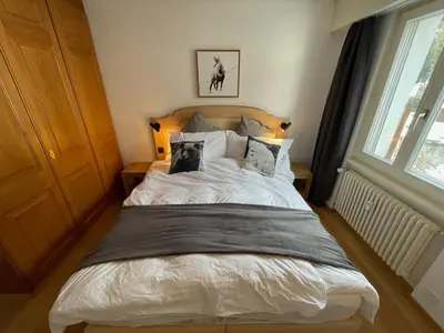 Ein Bett oder Betten in einem Zimmer der Unterkunft Cosy Rooftop Downtown Crans-Montana with Stunning View and Swimming Pool
